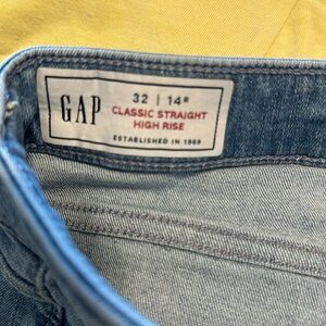 Gap classic straight high rise size 32/14r